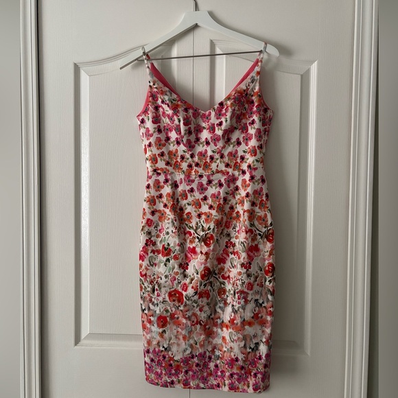 Black Halo Dresses & Skirts - Black Halo Floral Sheeth Dress in Pink and Red